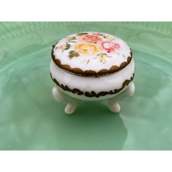 Vintage footed Porcelain Trinket box Hand painted roses - Picture 1 of 7